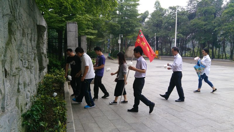 “寻找红色足迹、感受革命力量”